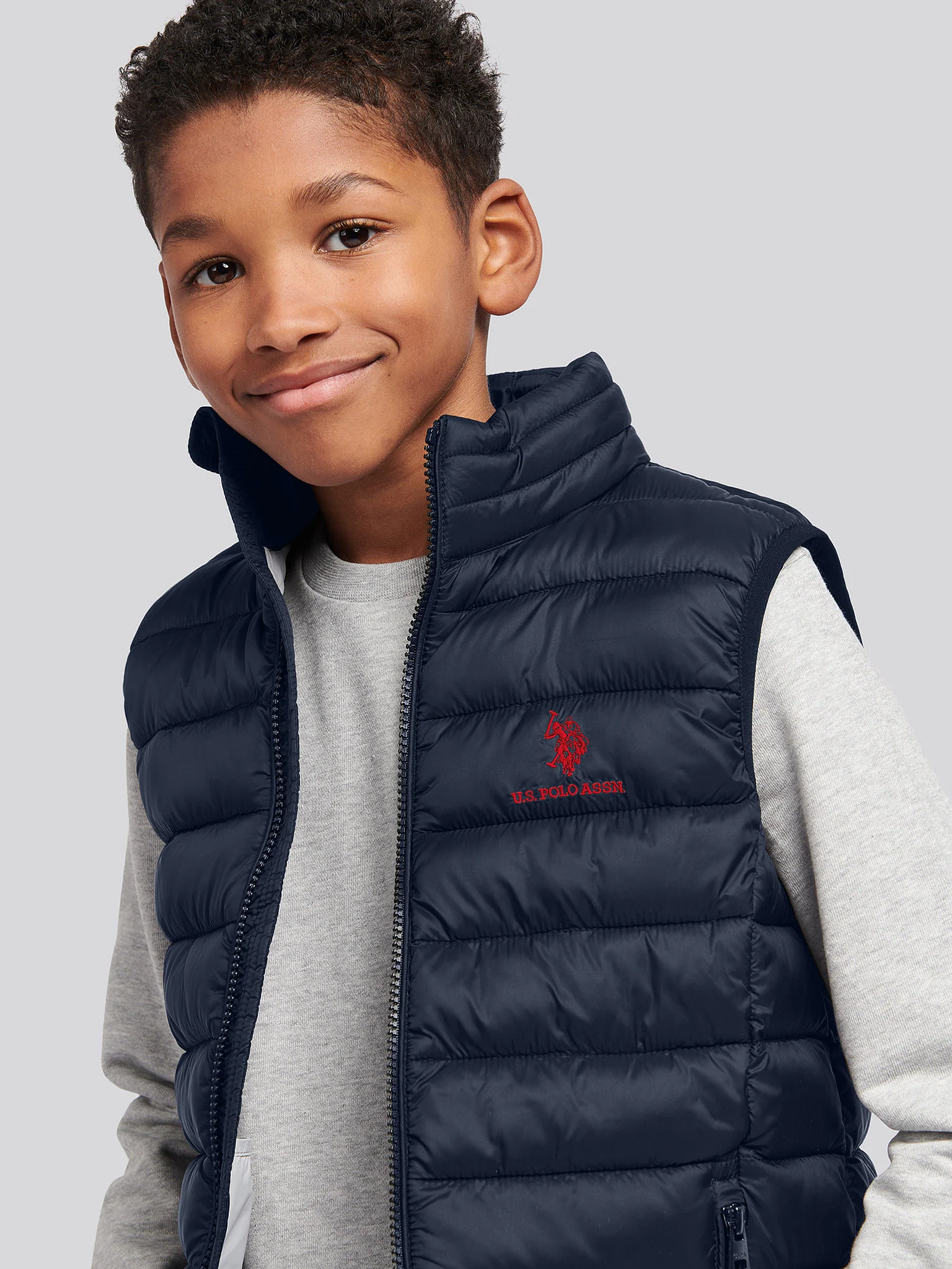 Boys Bound Quilted Gilet in Black Bright White DHM - Image 2