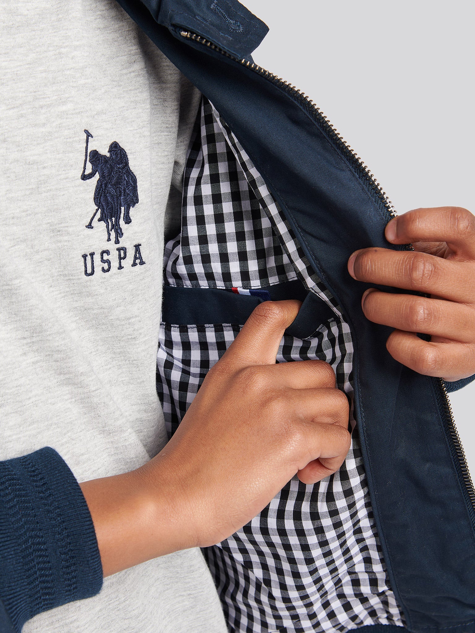 Boys Cotton Twill Harrington Jacket in Dark Sapphire Navy / Haute Red DHM - Image 5