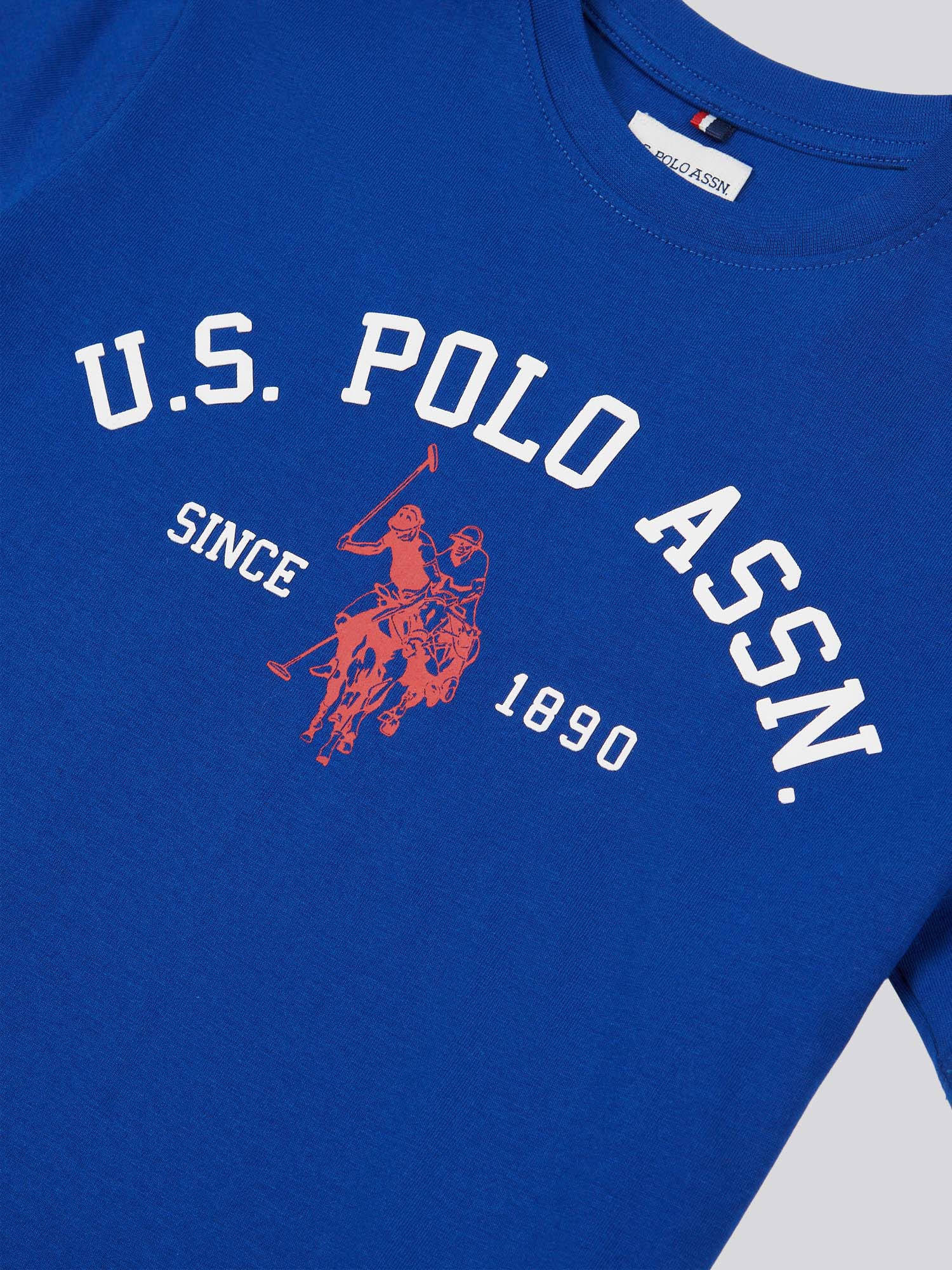 Boys Signature Arch Print T-Shirt in Sodalite Blue - Image 7