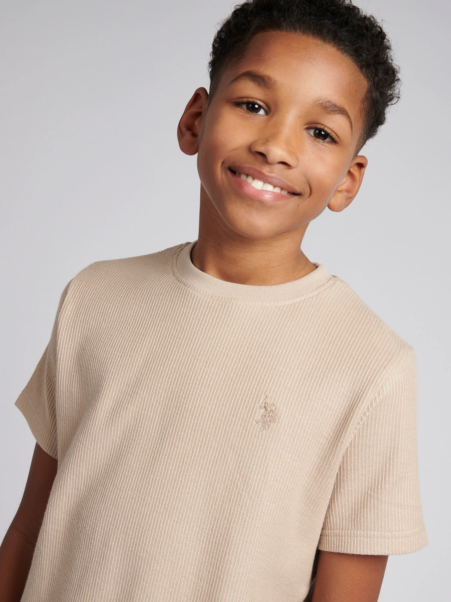 Boys Vertical Texture T-Shirt in Doeskin - Image 2