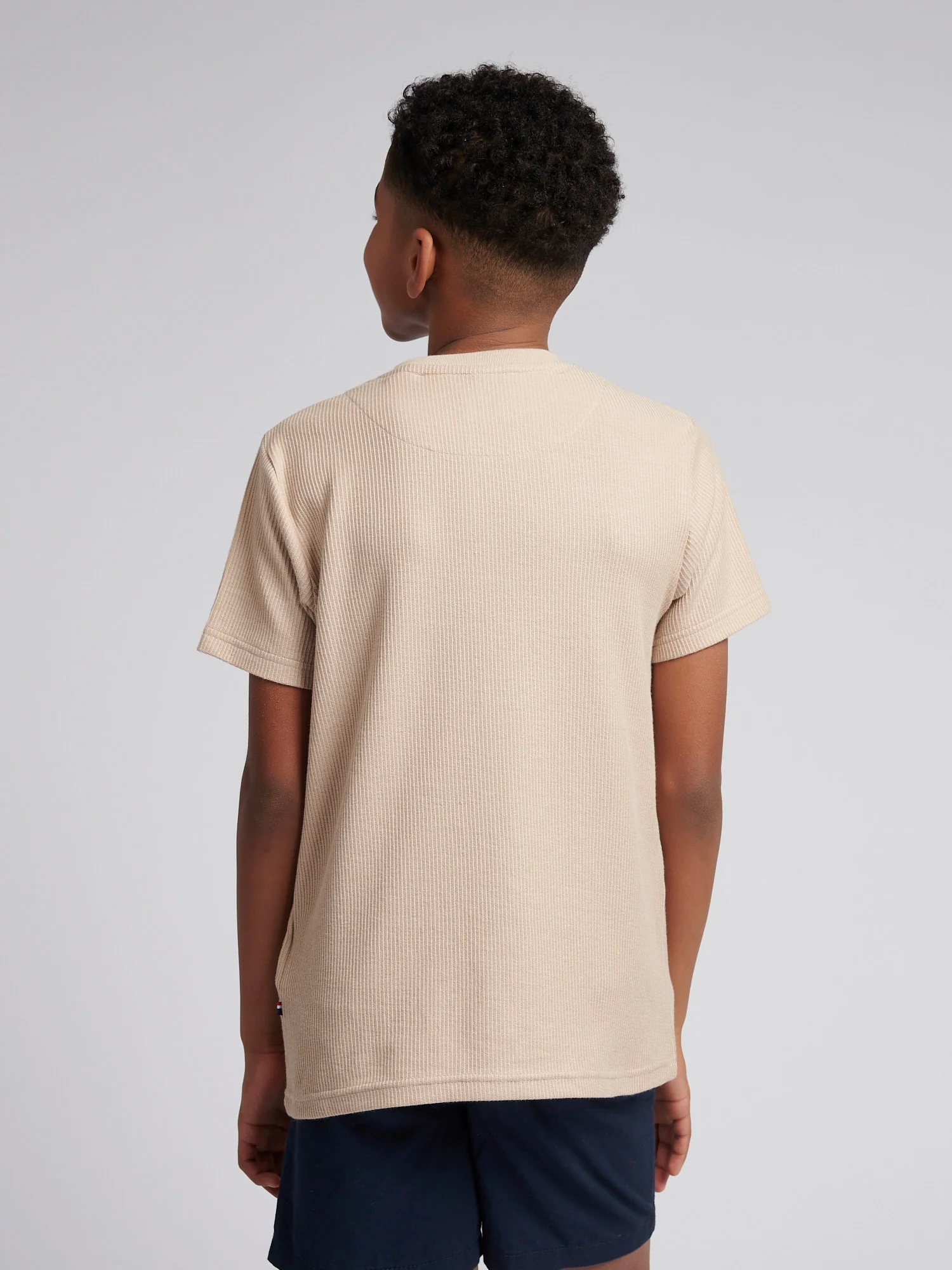 Boys Vertical Texture T-Shirt in Doeskin - Image 4