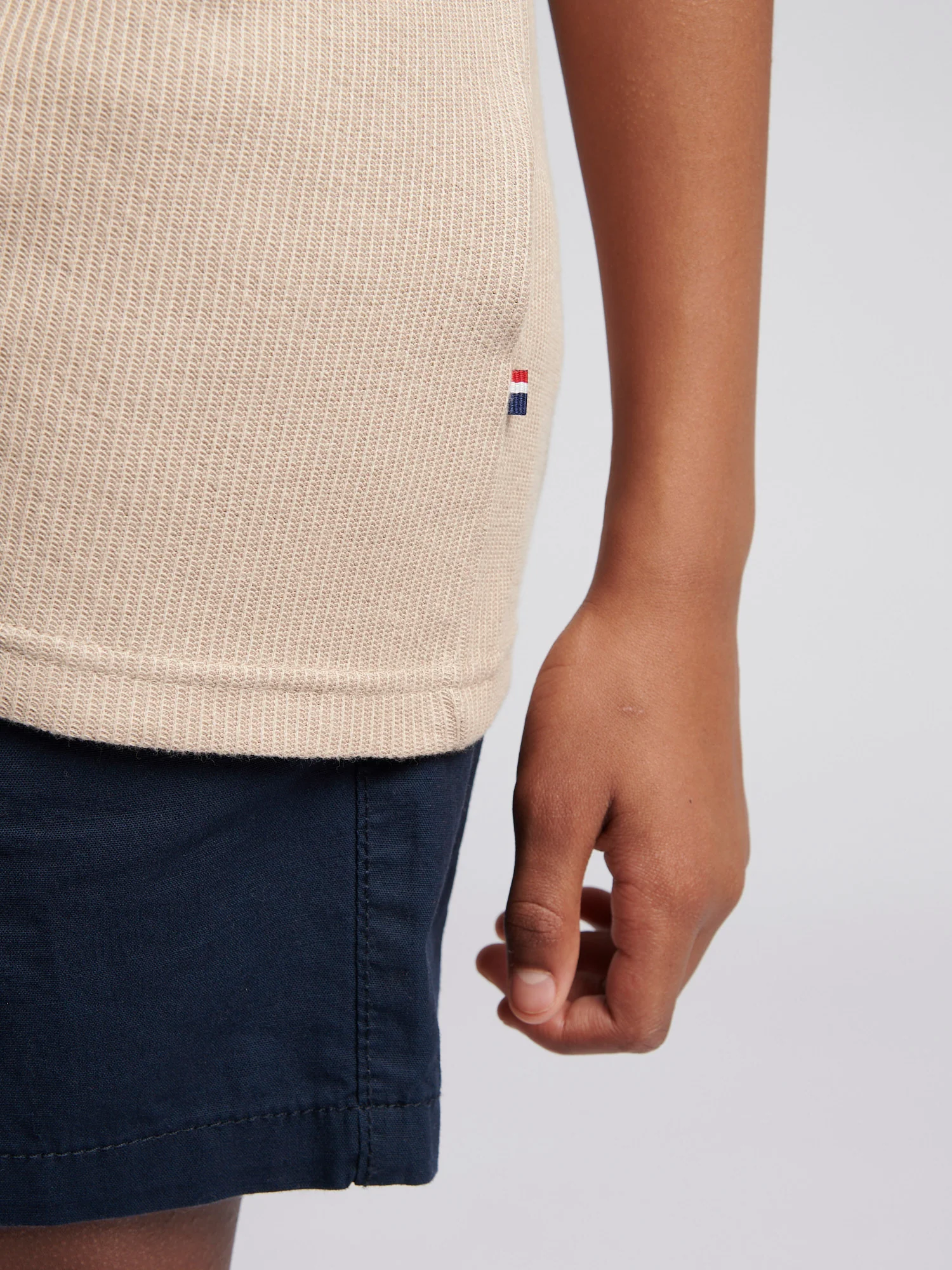 Boys Vertical Texture T-Shirt in Doeskin - Image 5