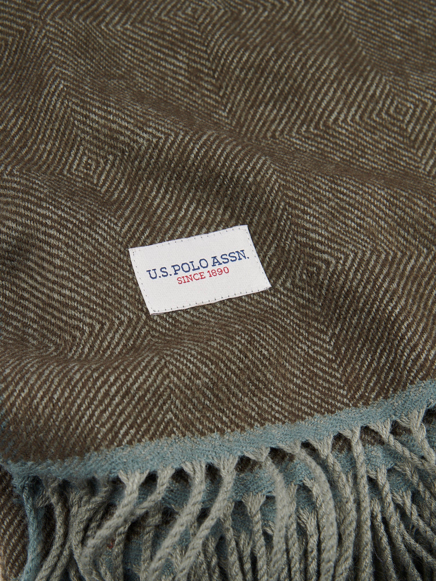 Luxurious Herringbone Boxed Throw in Desert Palm - Image 6