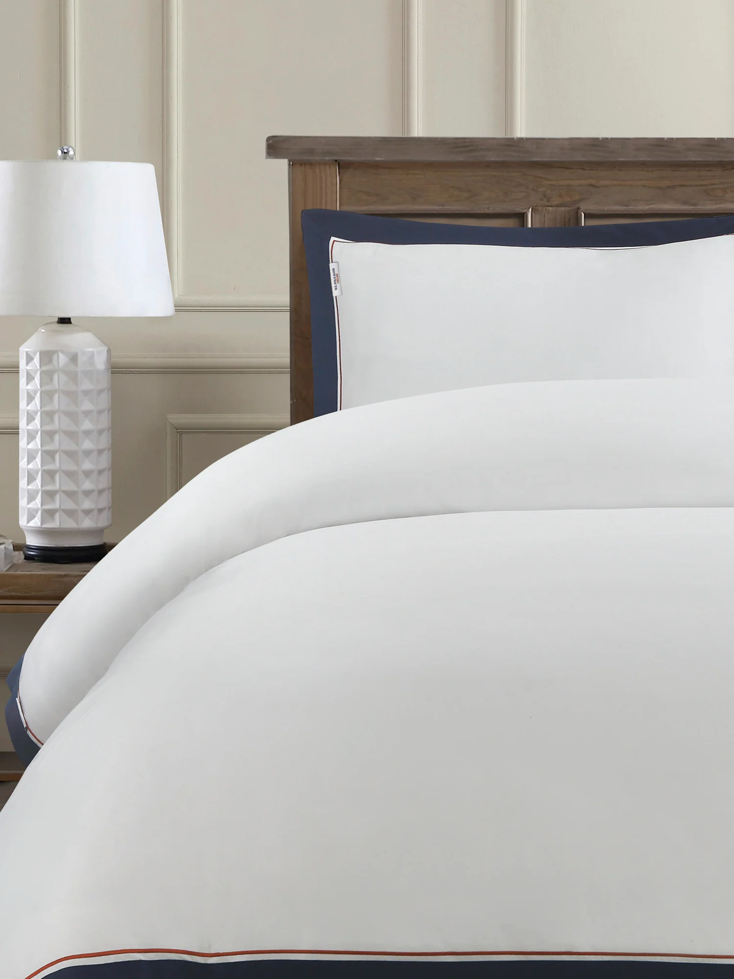 Luxury Cotton Border Duvet Set in Bright White - Image 3