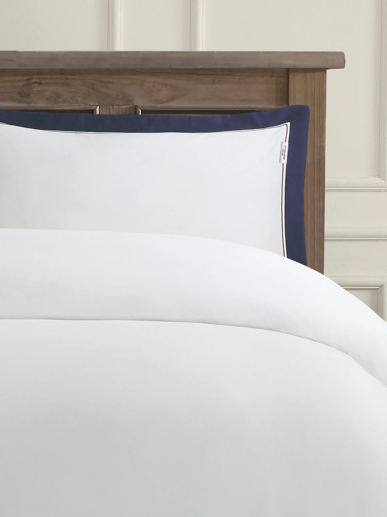 Luxury Cotton Border Duvet Set in Bright White - Image 4