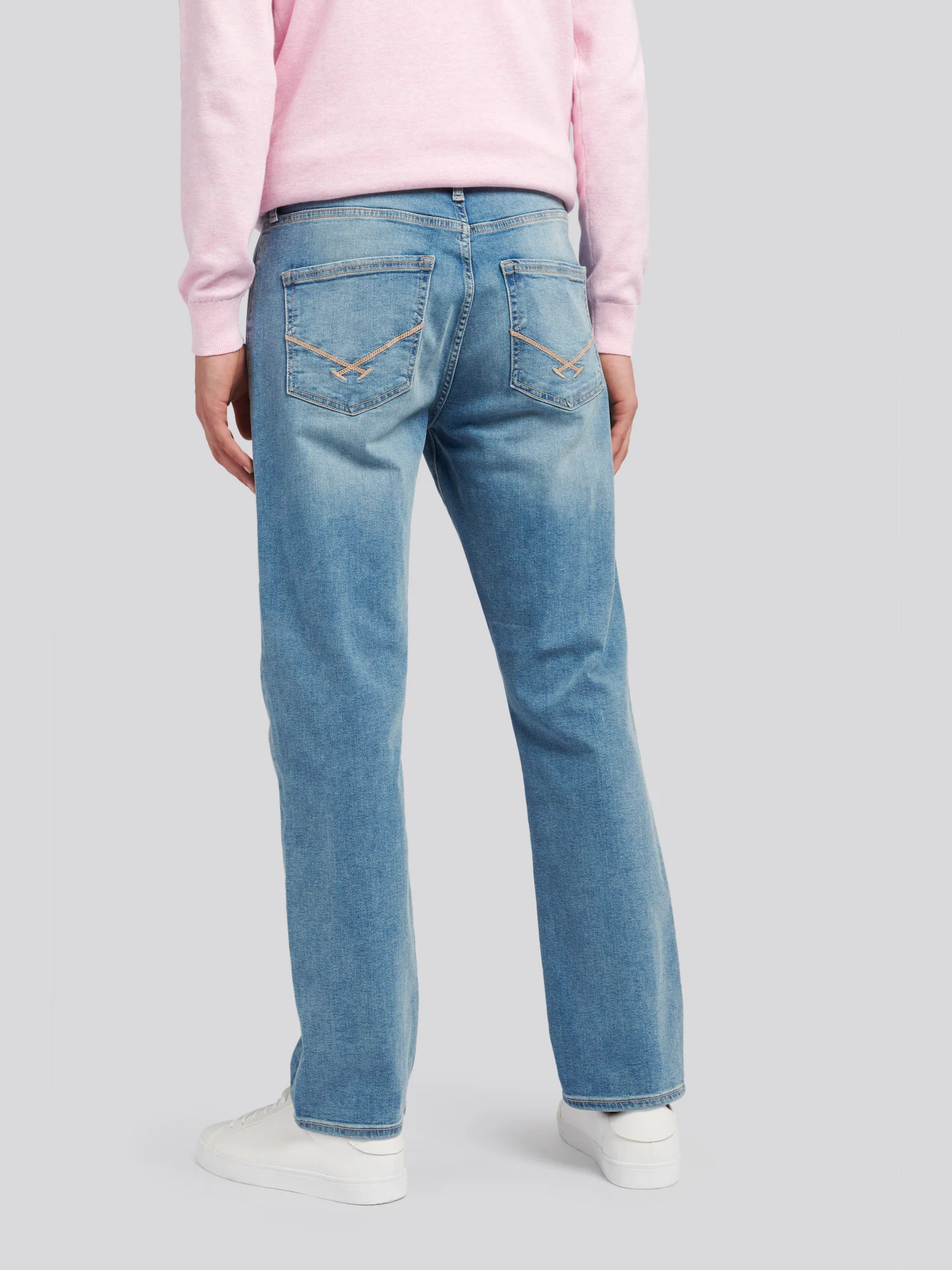 Mens 5 Pocket Regular Fit Denim Jeans in Mid Wash - Image 4