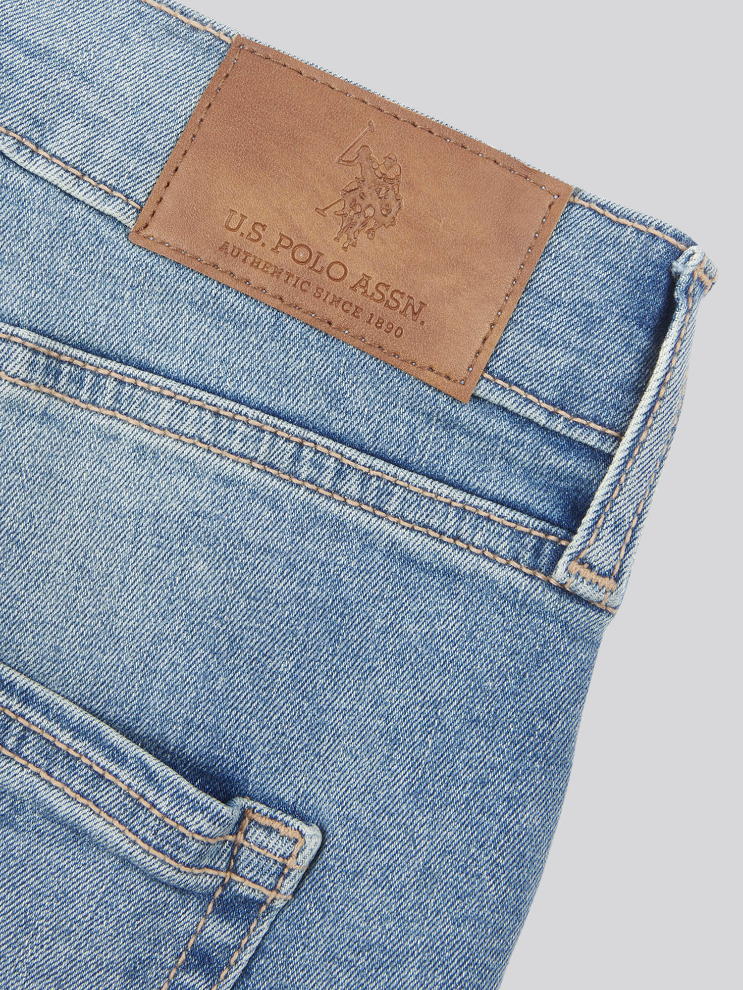 Mens 5 Pocket Regular Fit Denim Jeans in Mid Wash - Image 6