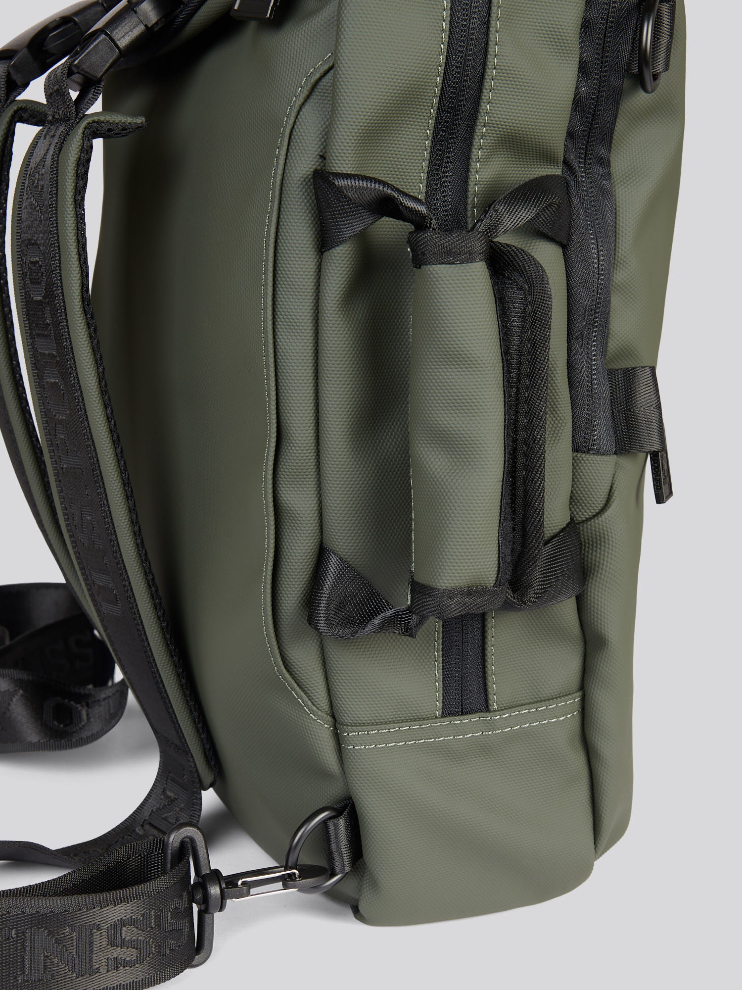 Mens Arrowhead Backpack in Army Green - Image 10