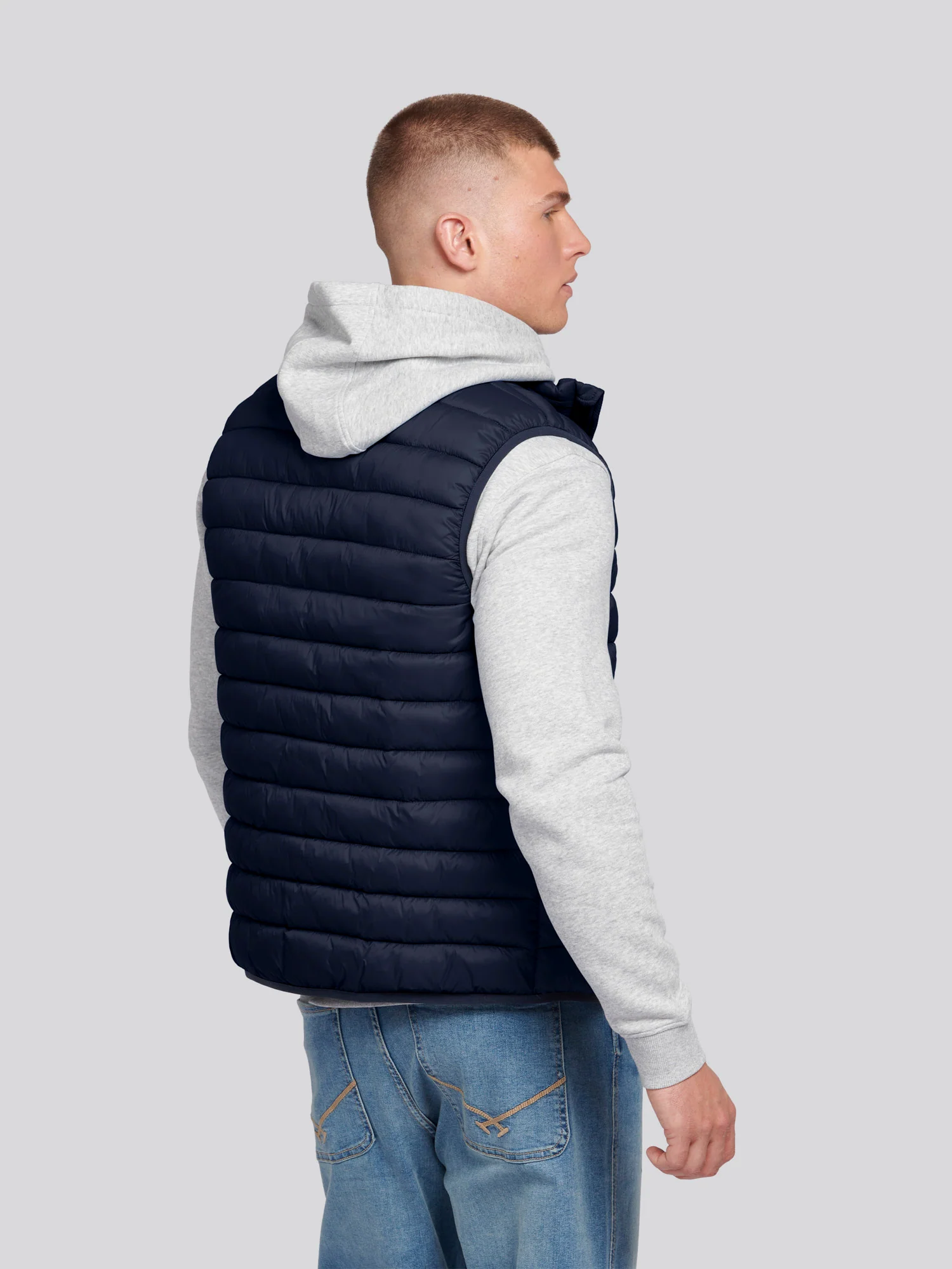 Mens Bound Quilted Gilet Dark Sapphire Navy / Haute Red DHM - Image 4