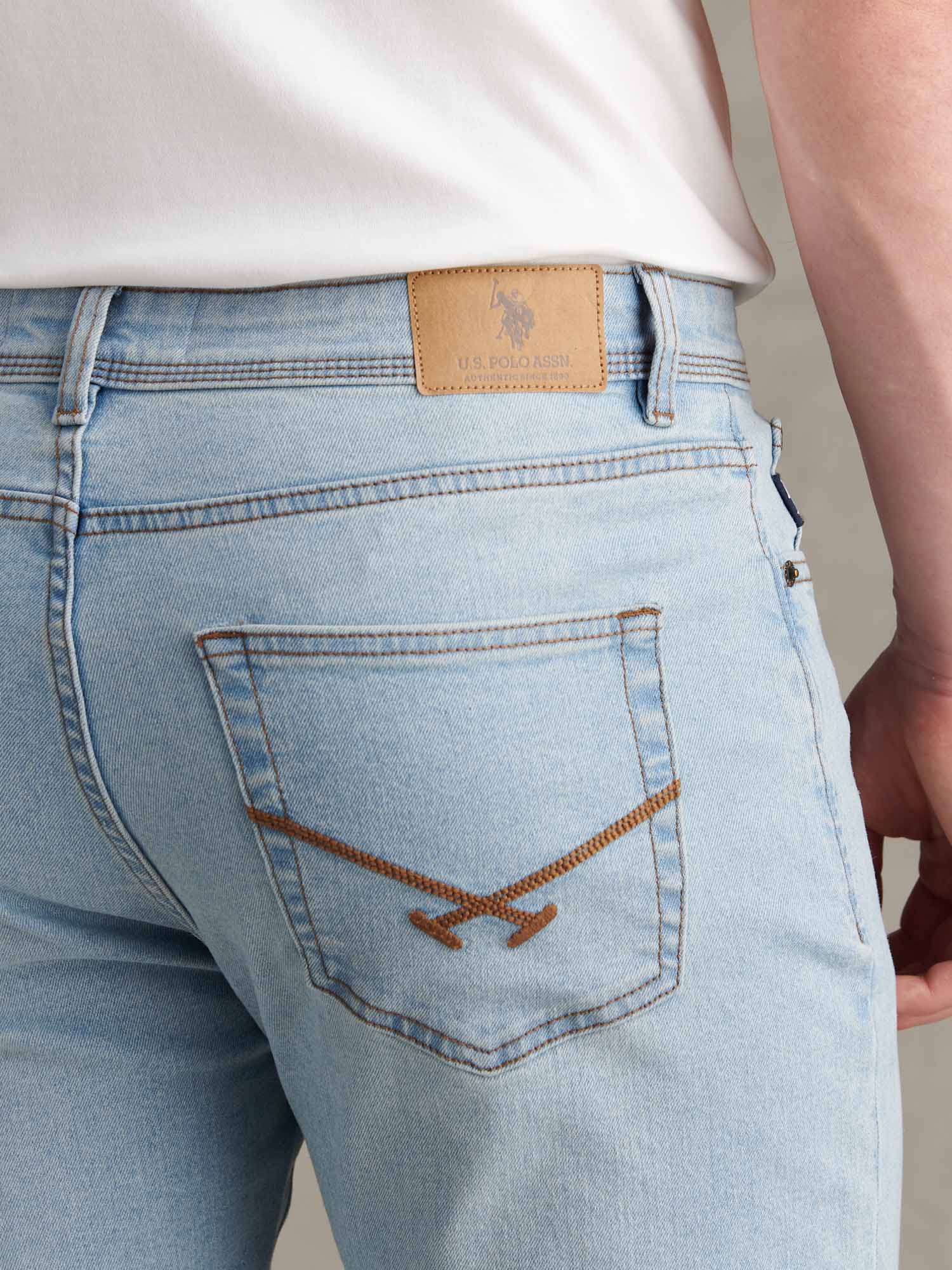 Mens Classic Fit Jean Mid Wash - Image 3