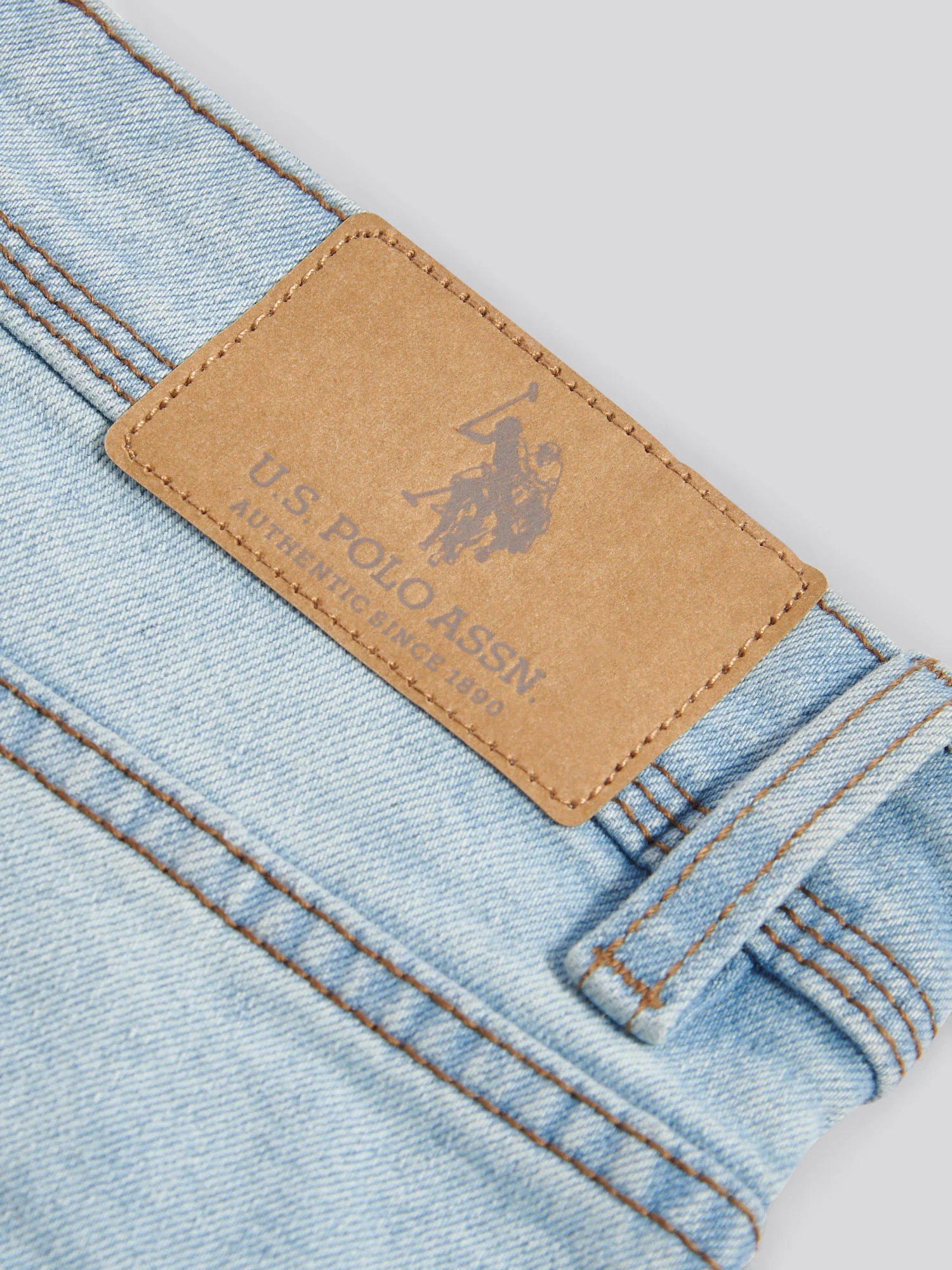 Mens Classic Fit Jean Mid Wash - Image 9