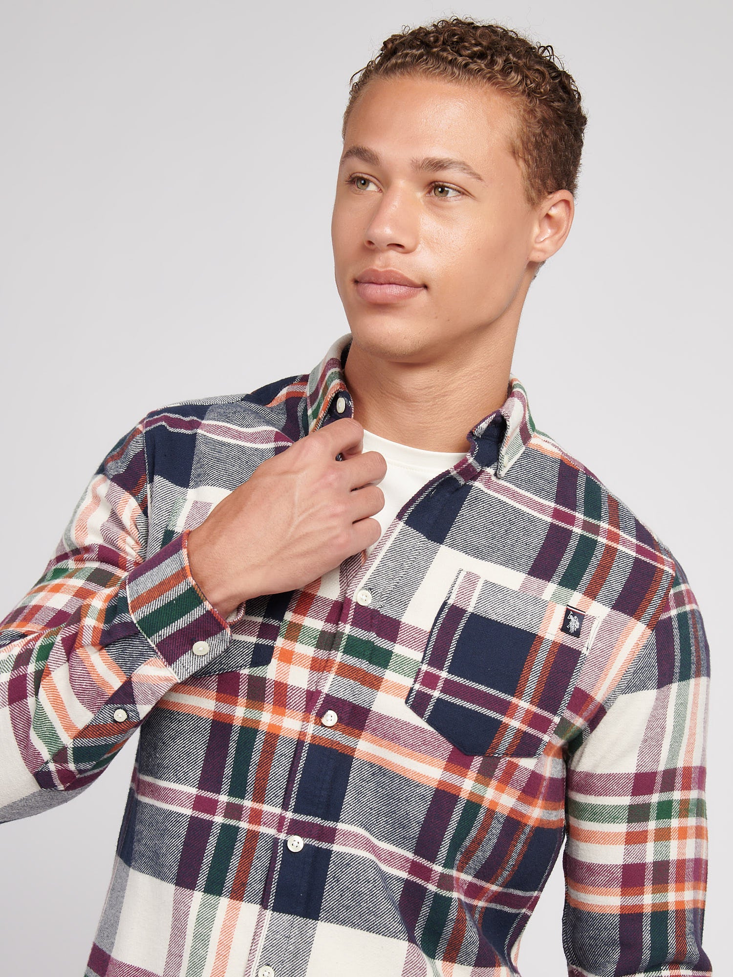 Mens Dual Pocket Checked Shirt in Dark Sapphire Navy - Image 2
