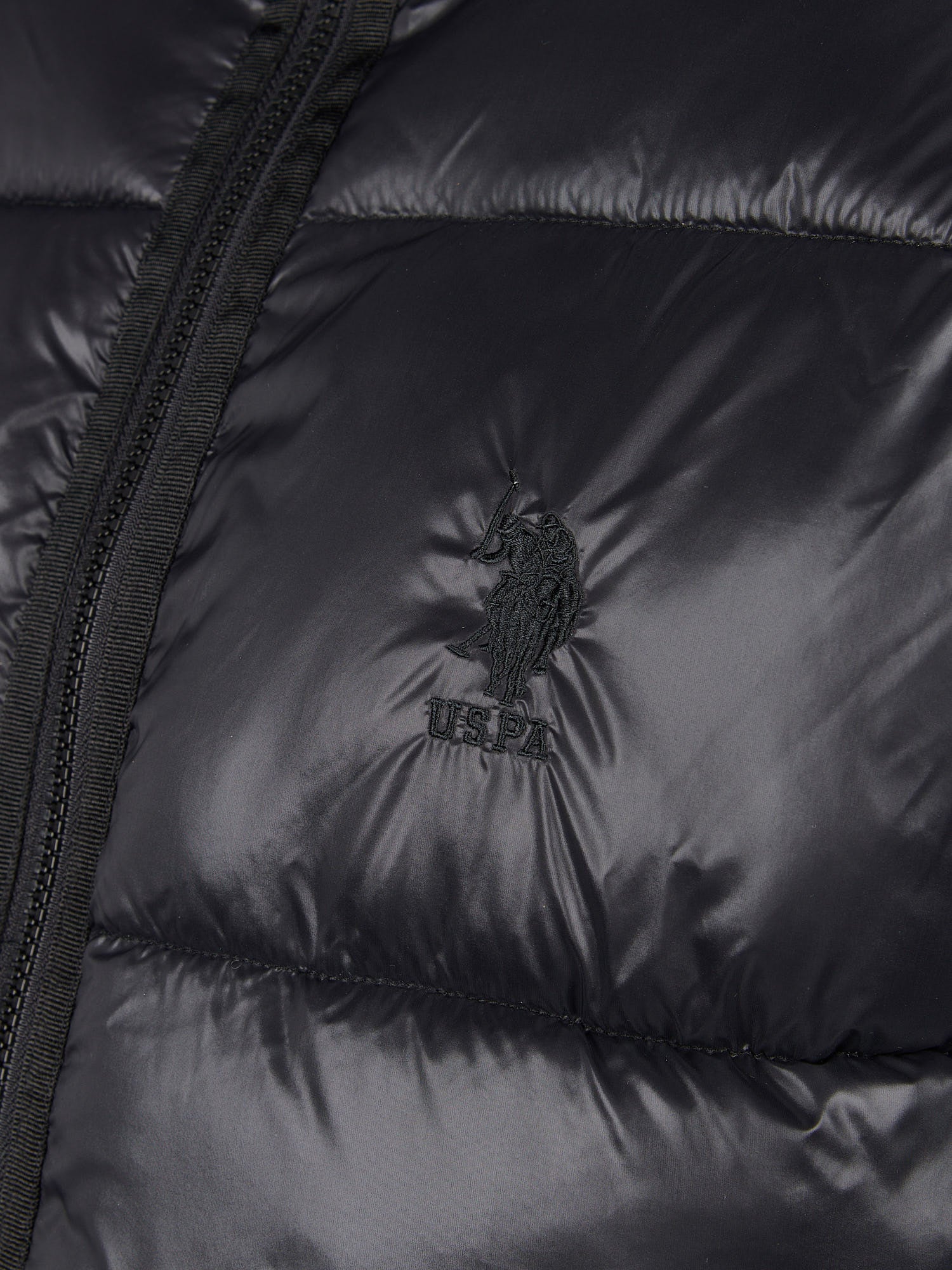 Mens High Shine Heavyweight Quilted Jacket in Black - Image 10