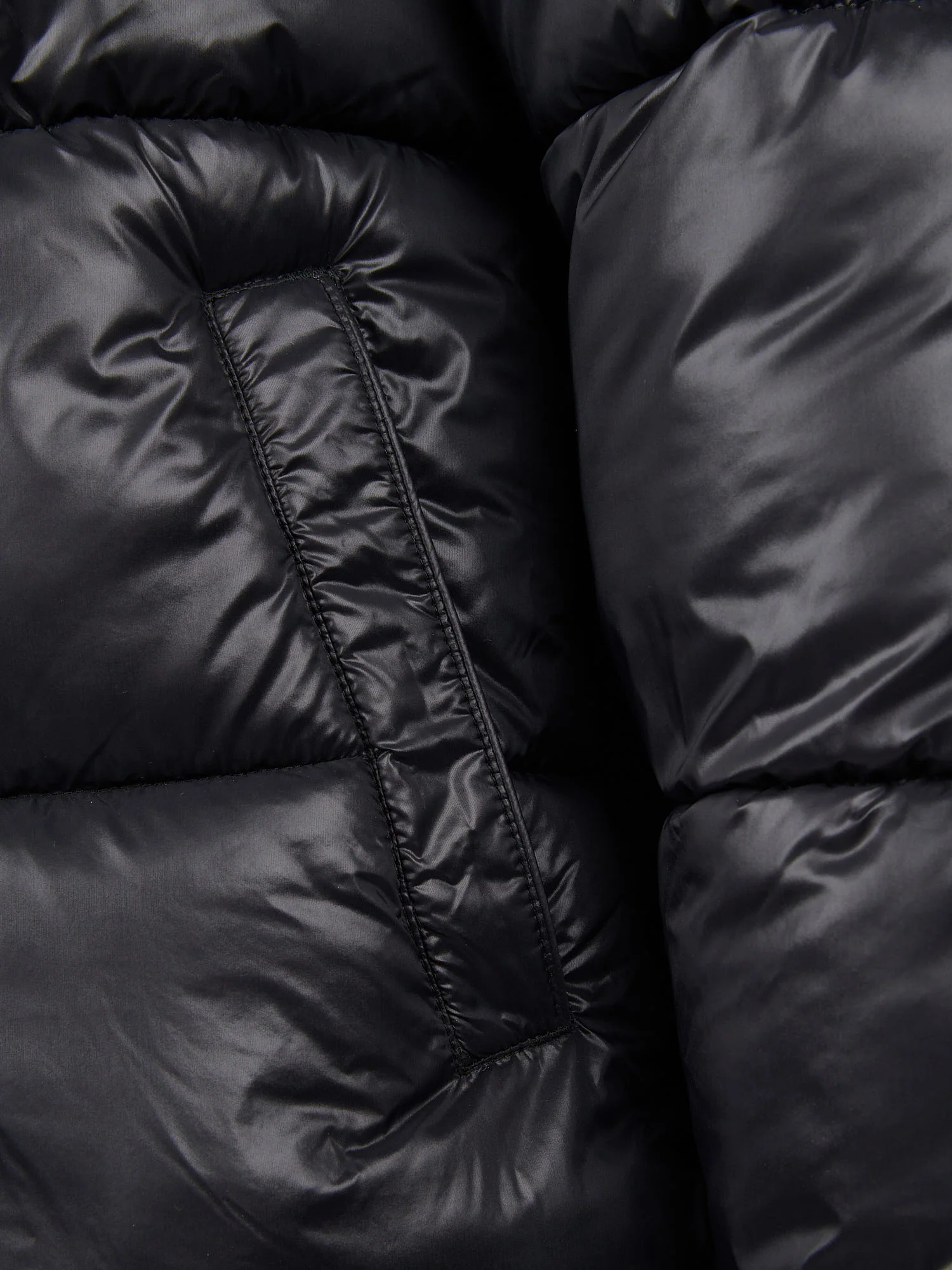 Mens High Shine Heavyweight Quilted Jacket in Black - Image 11