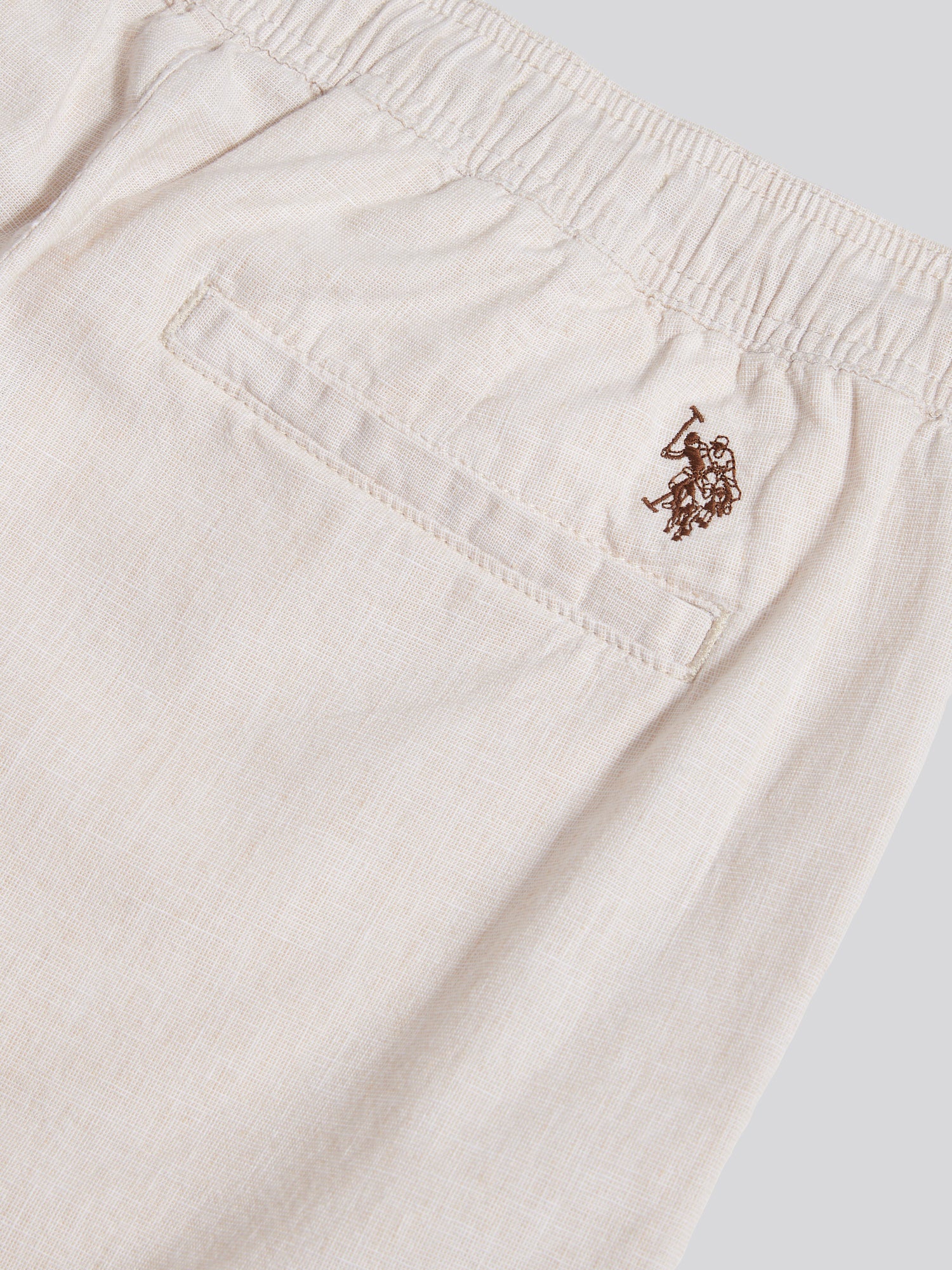 Mens Linen Blend Drawstring Short in Doeskin - Image 9
