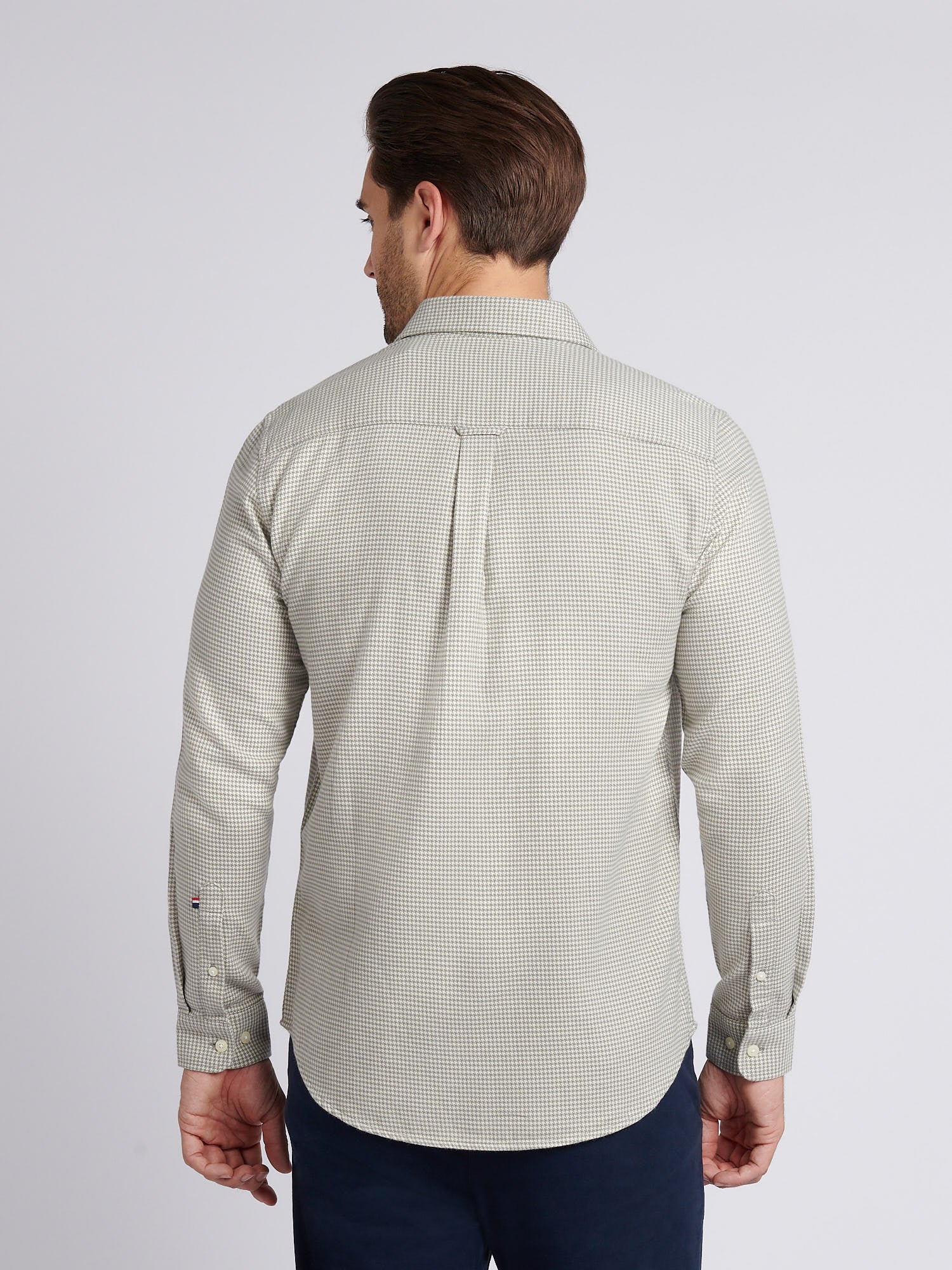 Mens Mini Houndstooth Shirt in Mid Grey Marl - Image 4