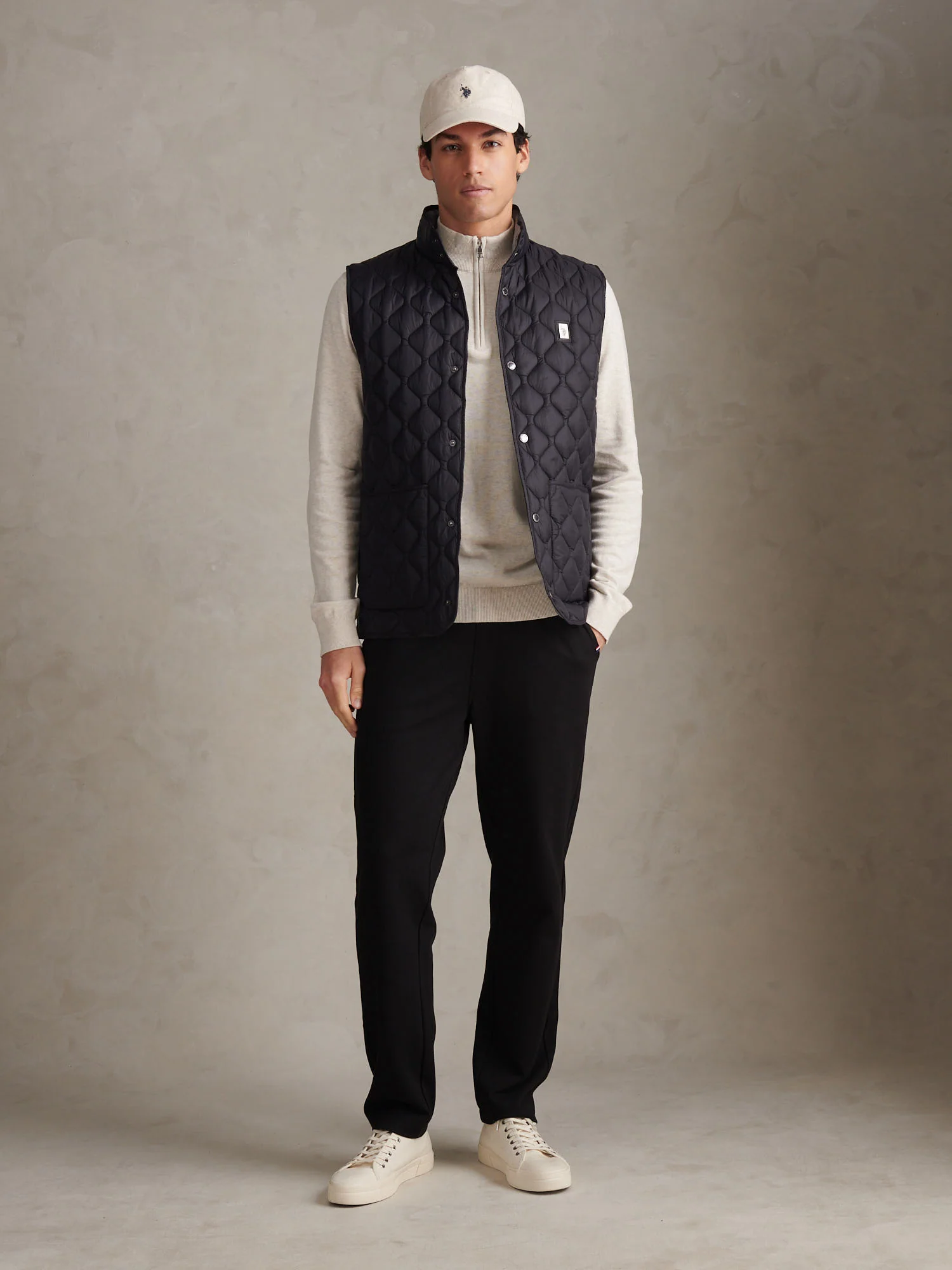 Mens Onion Quilt Lightweight Gilet Black - Image 3