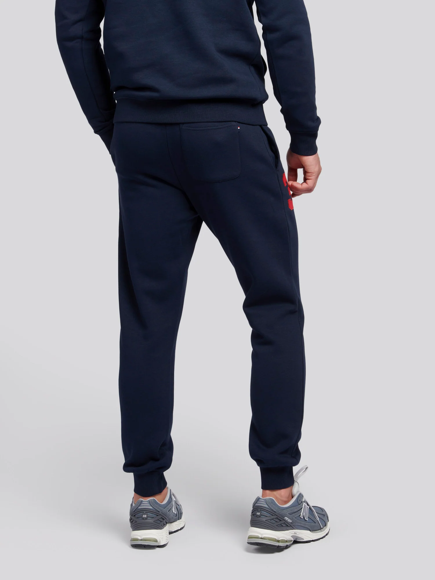 Mens Player 3 Jogger in Dark Sapphire Navy / Haute Red DHM - Image 5