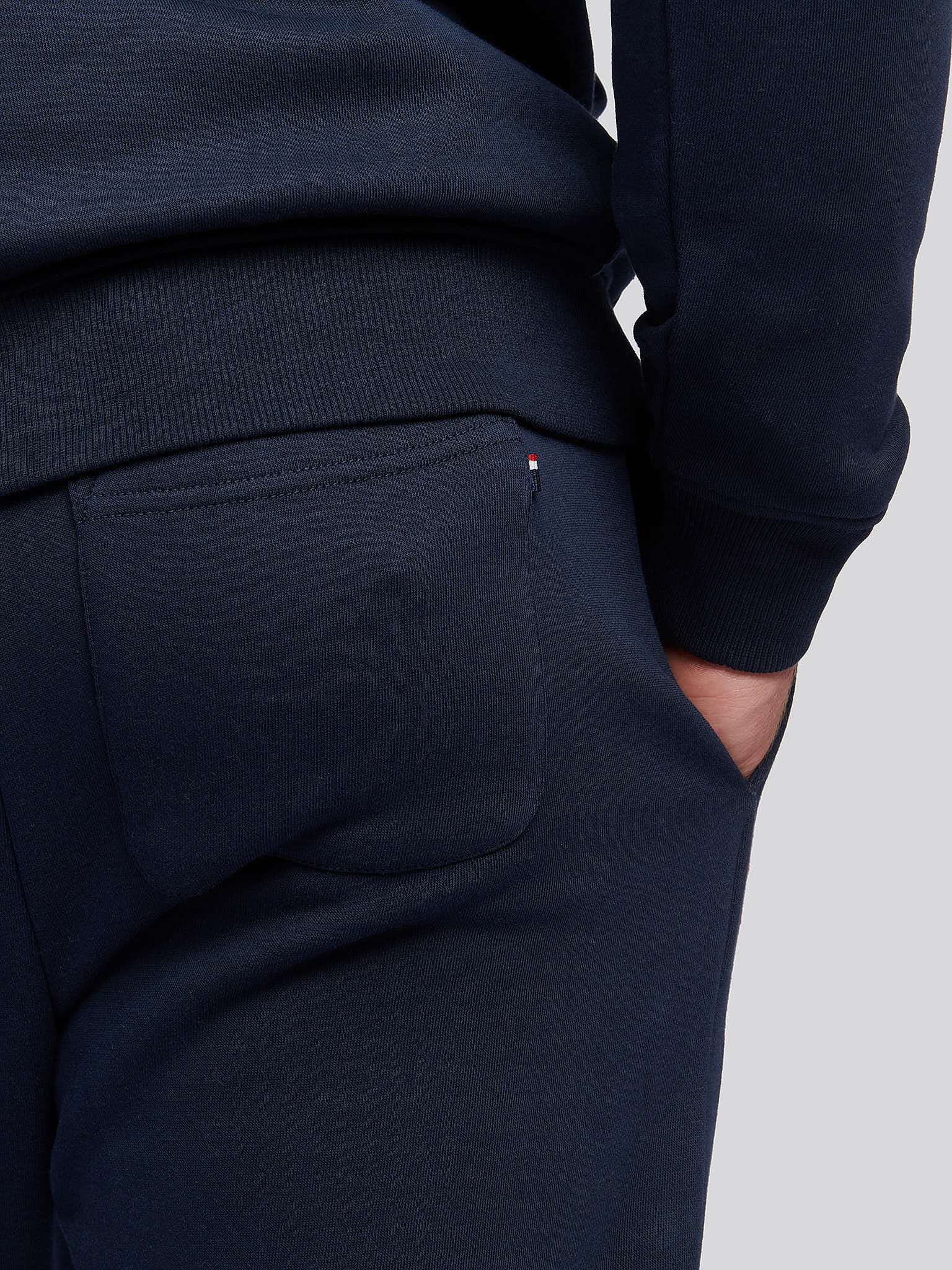Mens Player 3 Jogger in Dark Sapphire Navy / Haute Red DHM - Image 6