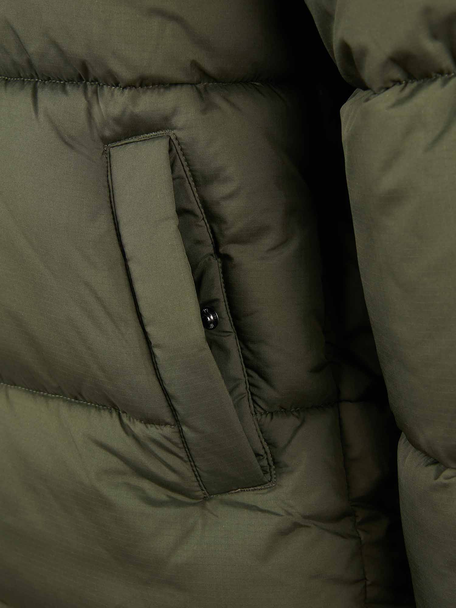 Mens Ripstop Hooded Puffer Jacket in Forest Night - Image 10