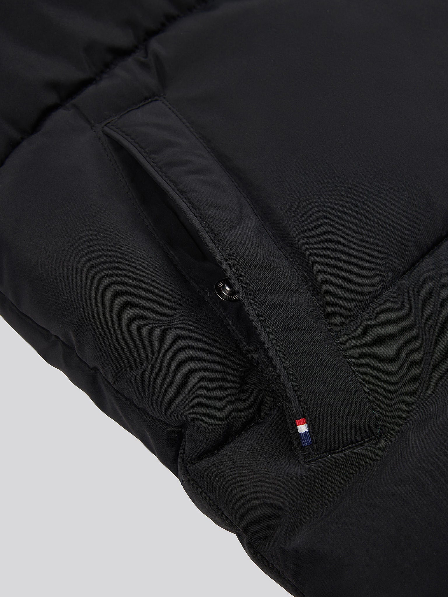 Mens Wide Baffle Gilet in Black - Image 4