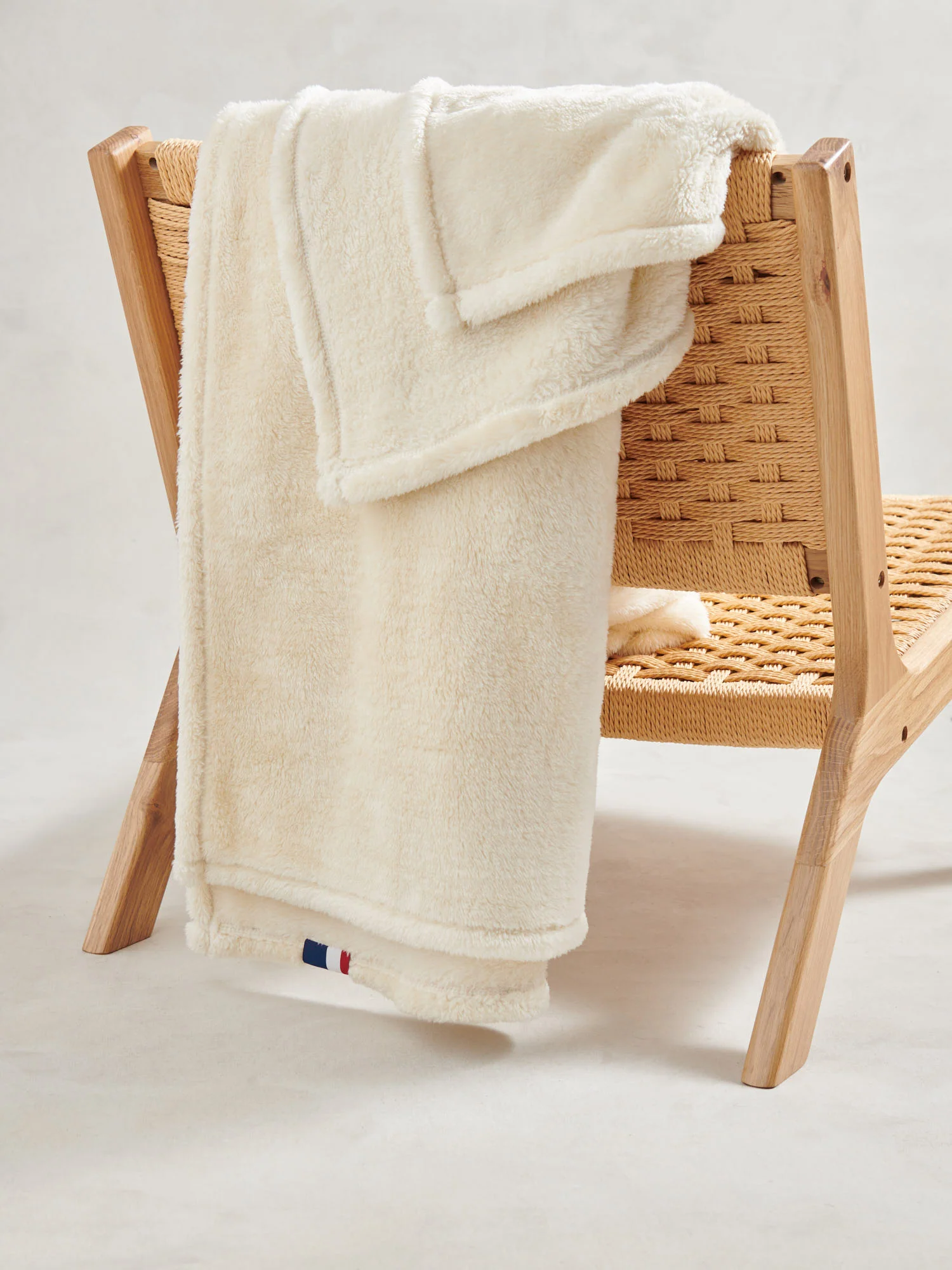 Premium Fleece Throw Coconut Milk - Image 2