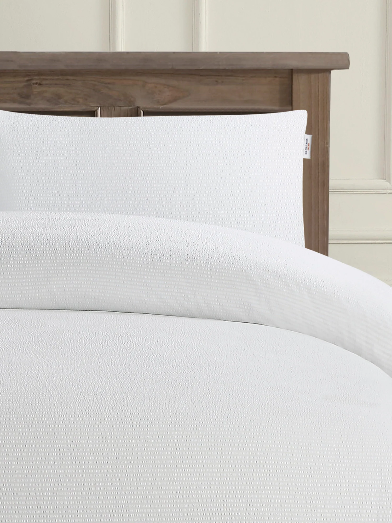 Pure Cotton Classic Seersucker Duvet Set in Bright White - Image 3