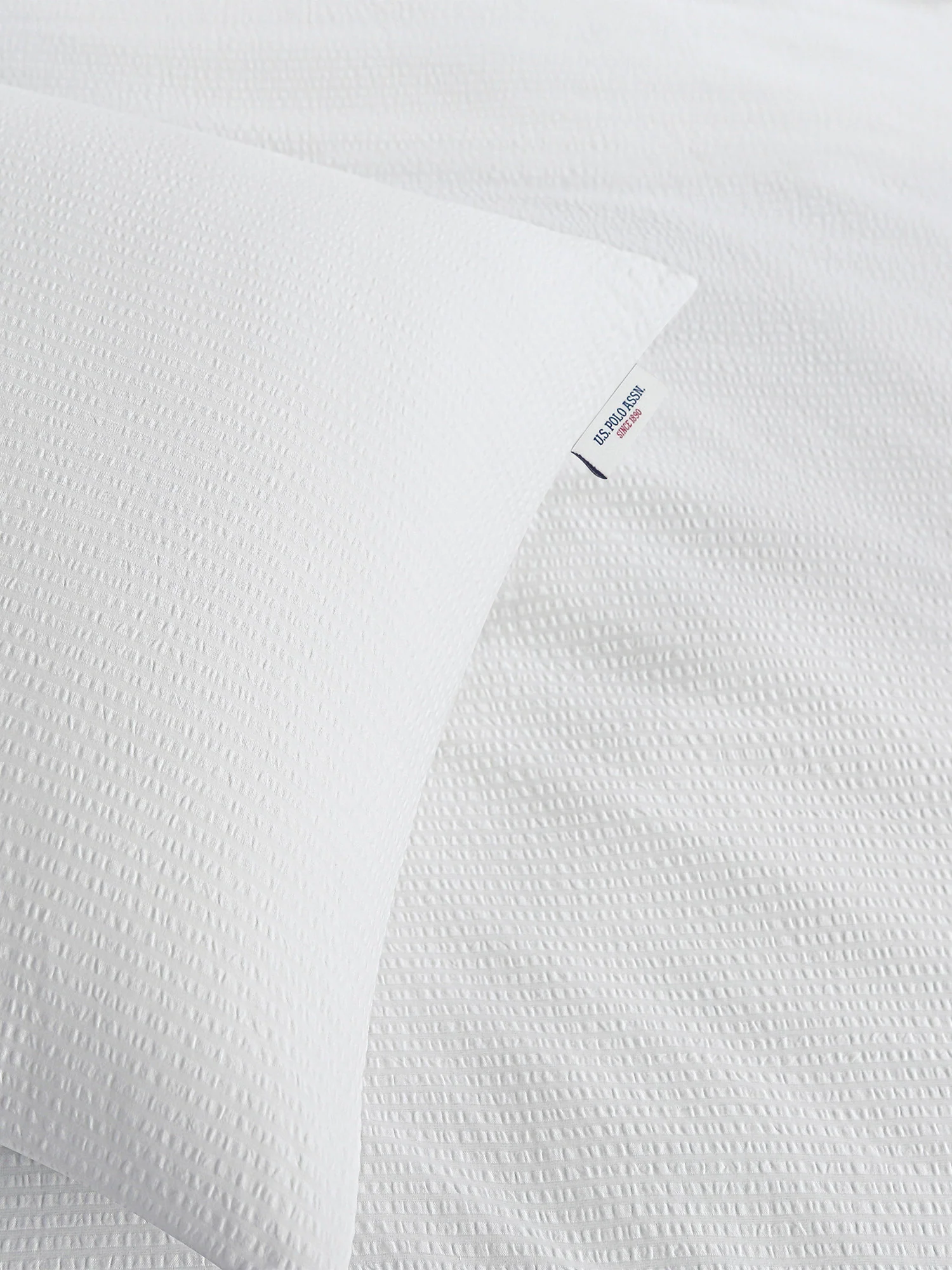 Pure Cotton Classic Seersucker Duvet Set in Bright White - Image 4
