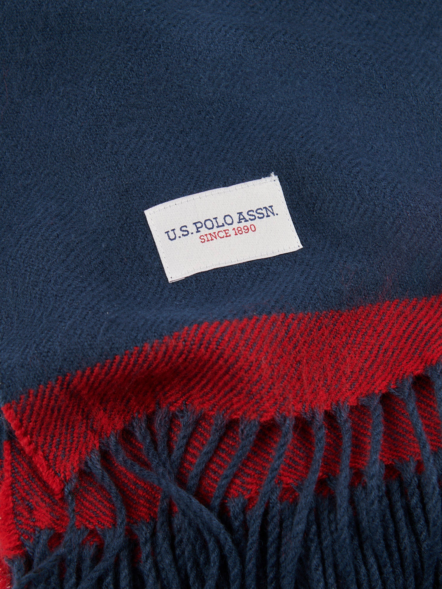 Luxurious Soft Handle Twill Boxed Throw in Navy Iris - Image 5