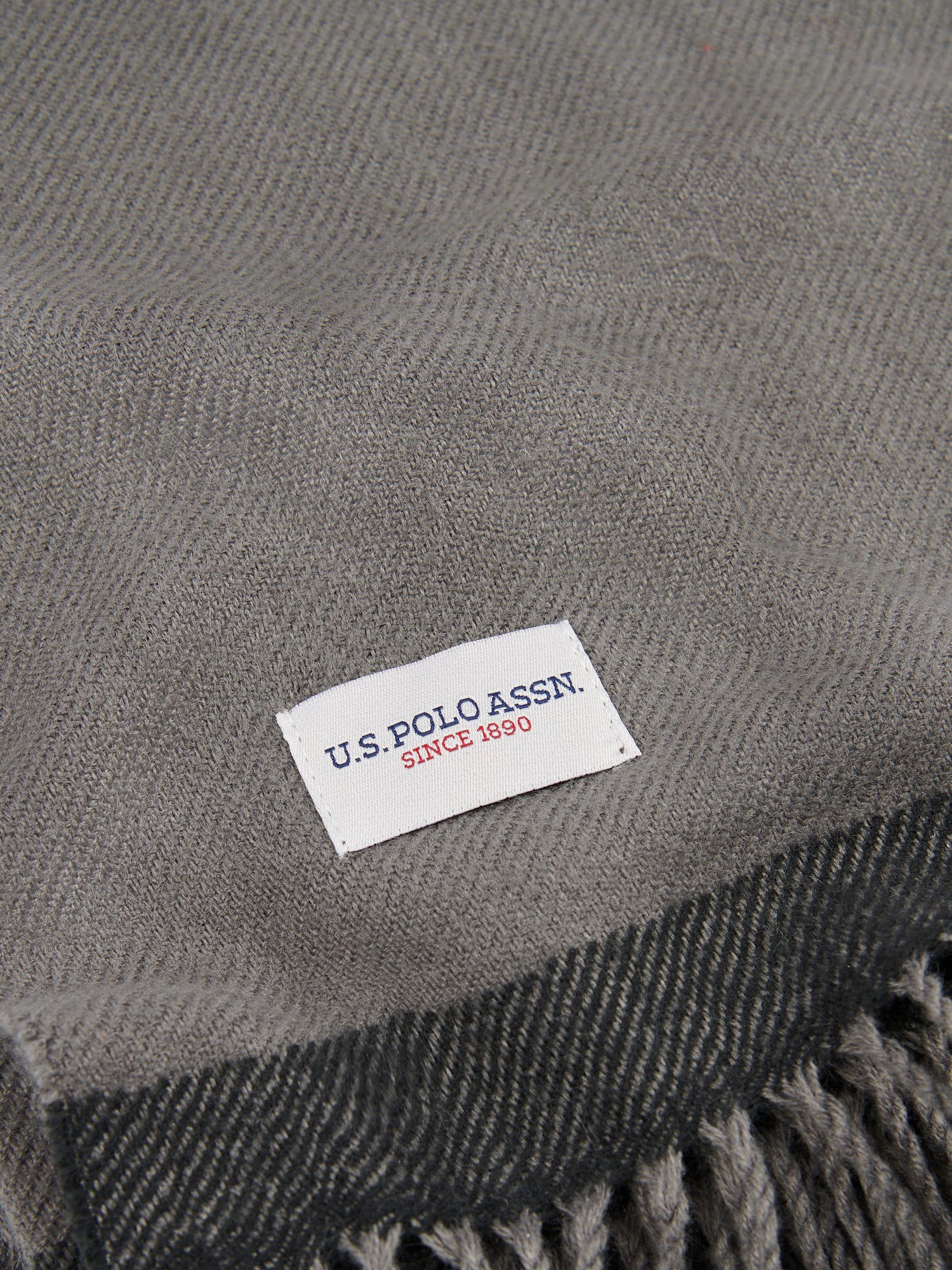 Luxurious Soft Handle Twill Boxed Throw in Tornado - Image 6