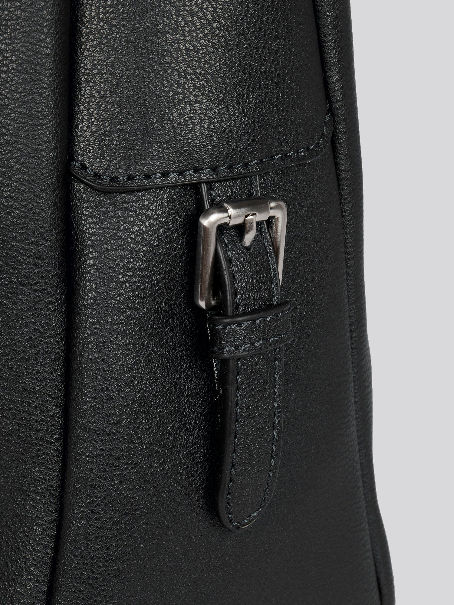 U.S. Polo Assn. Womens Retro Hobo Bag in Black - Image 5