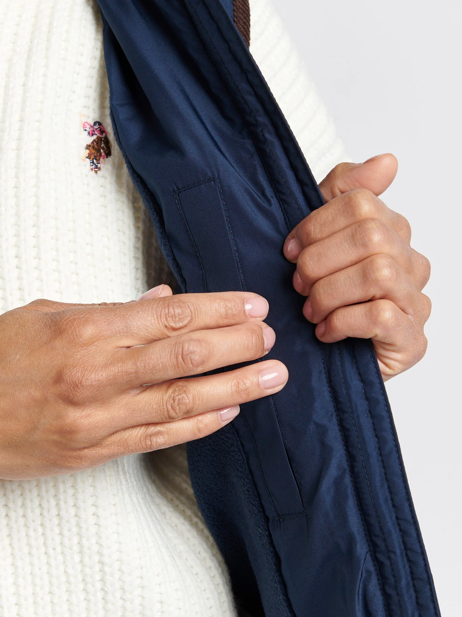 Womens Bound Quilted Hacking Gilet in Navy Iris - Image 6