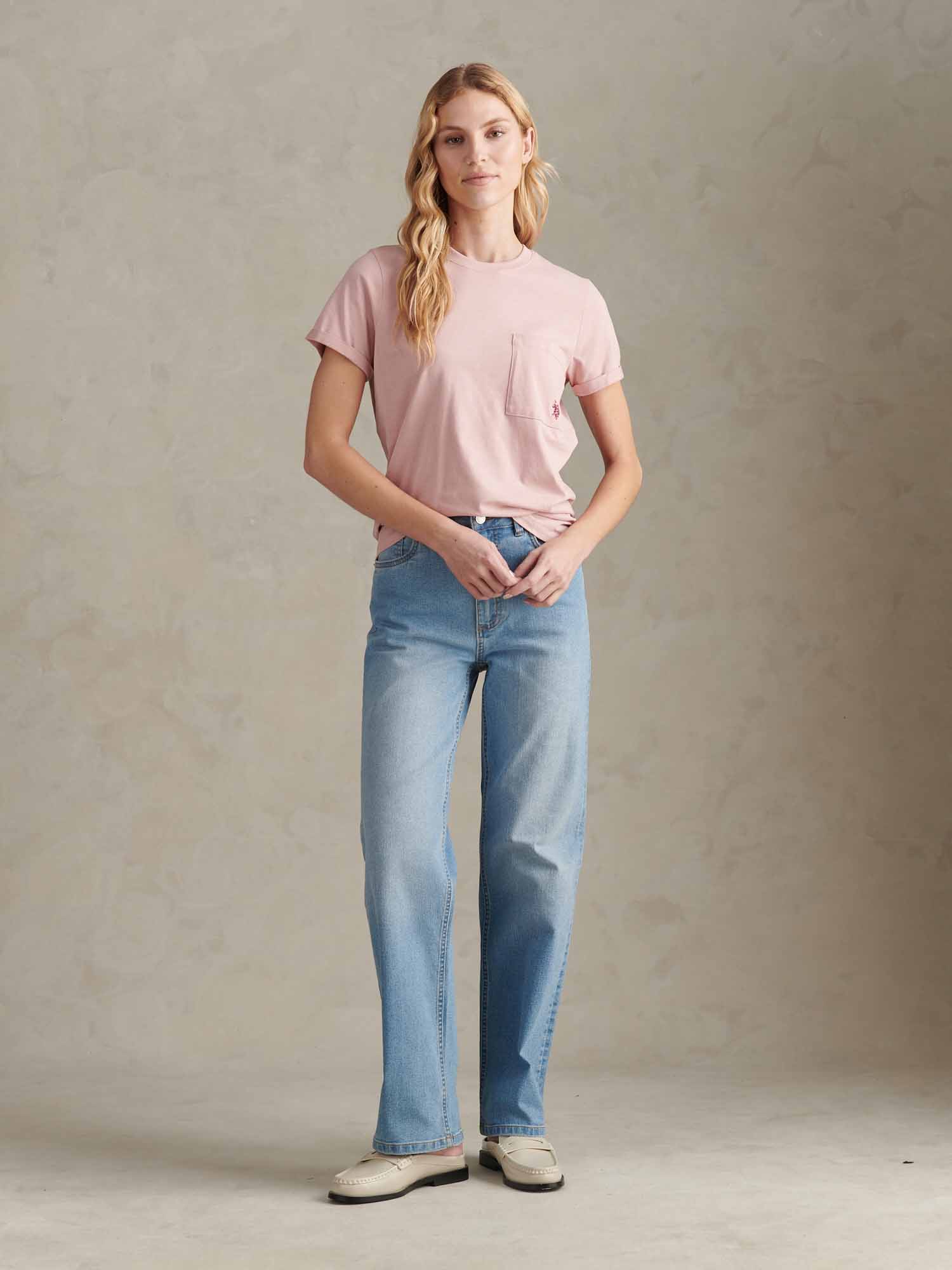 Womens Crew Neck Pocket T-Shirt in Pale Mauve - Image 5
