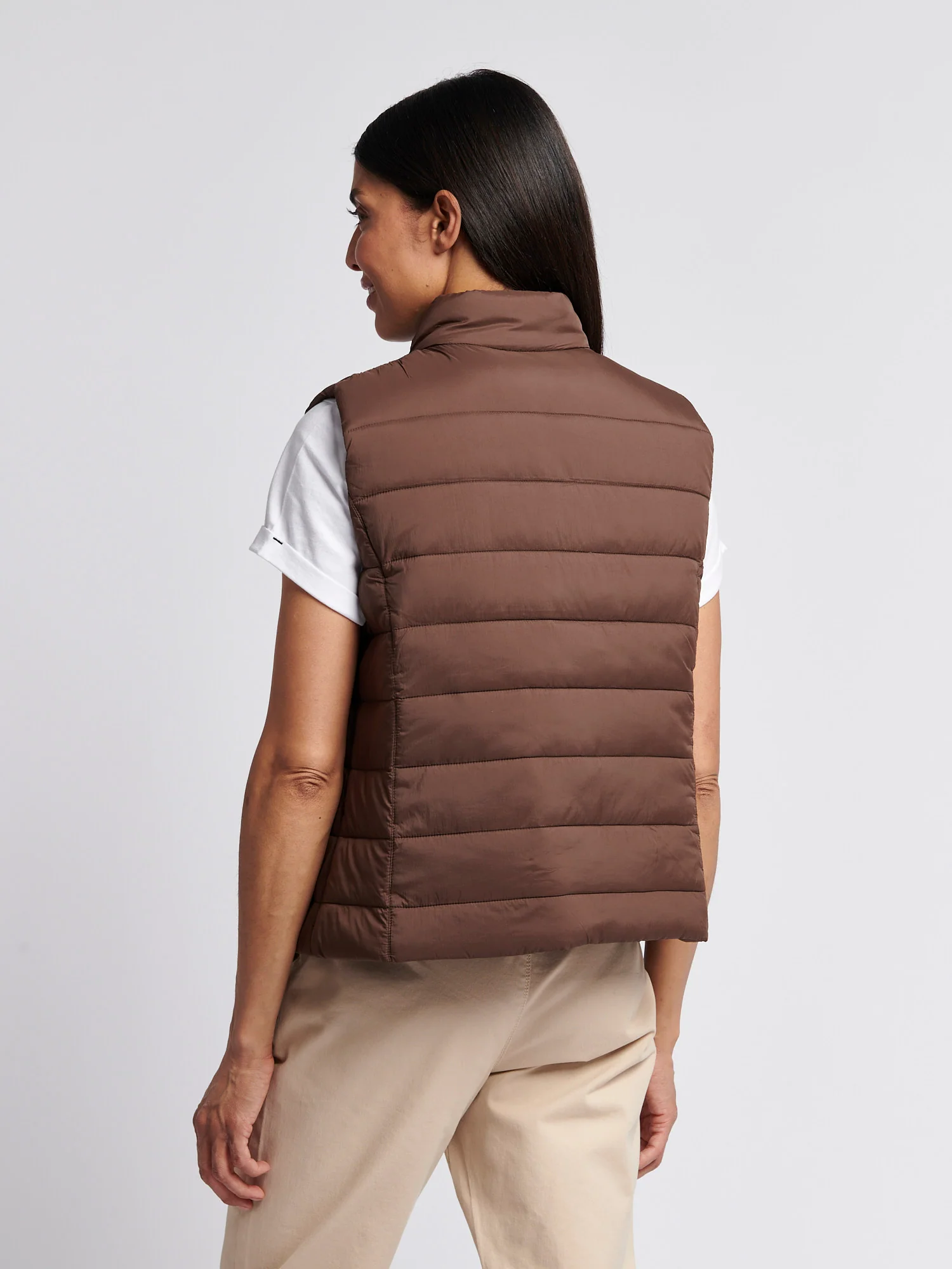 Womens Lightweight Puffer Gilet in Chocolate Martini - Image 4