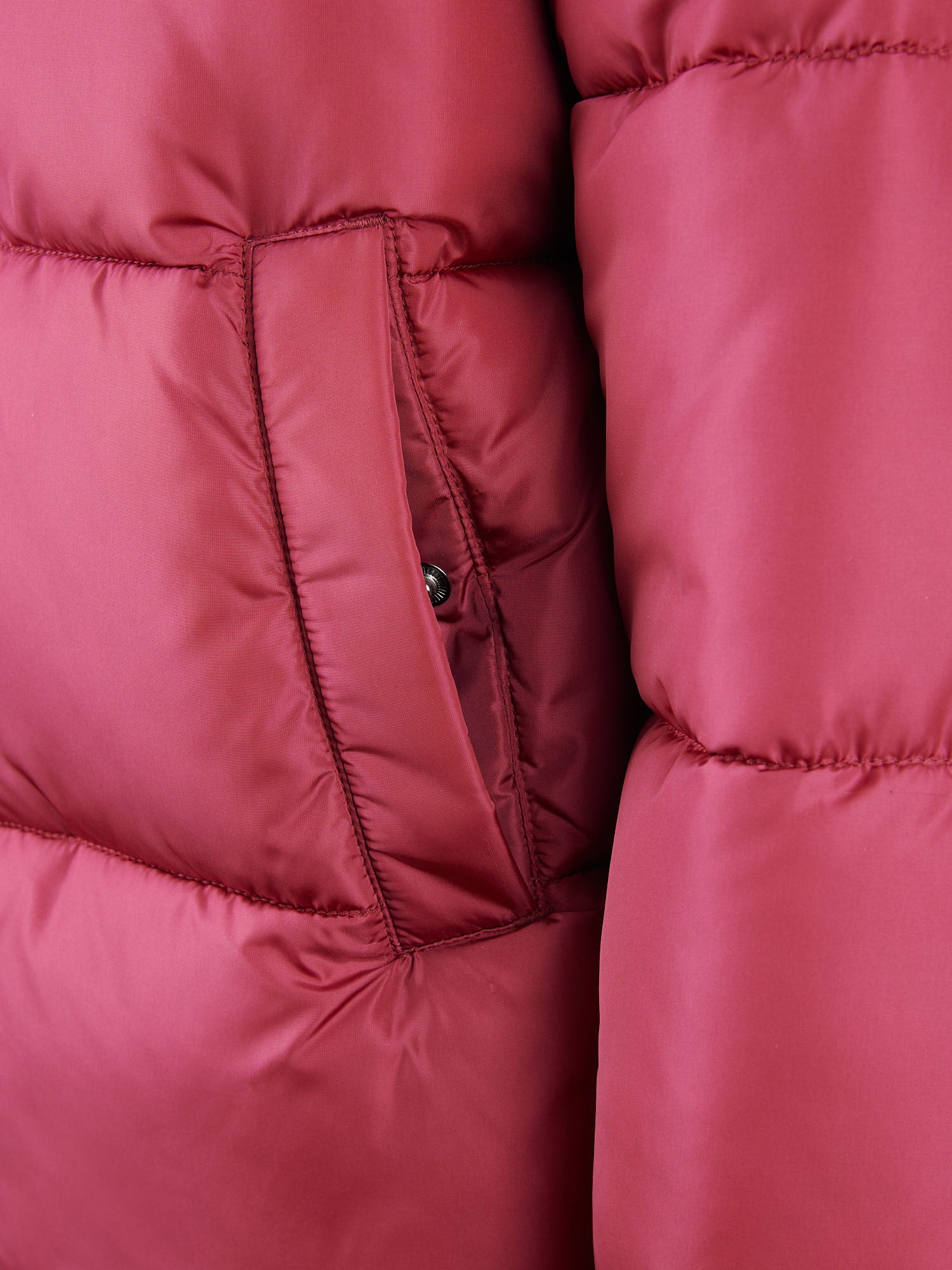 Womens Sateen Puffer Jacket in Beaujolais - Image 11