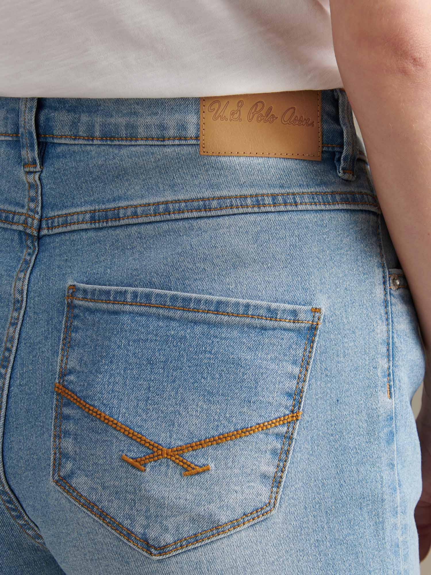 Womens Straight Fit Jean Light Blue Wash - Image 4