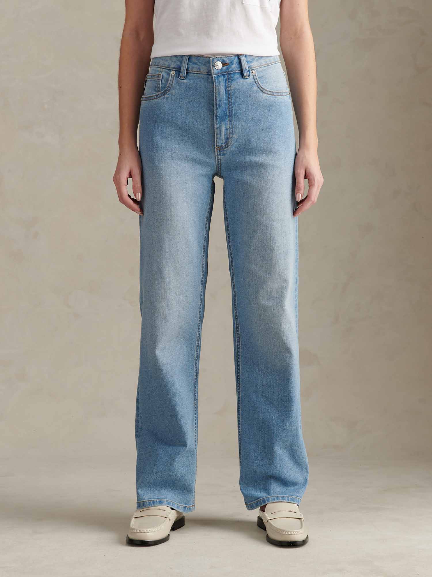 Womens Straight Fit Jean Light Blue Wash - Image 7