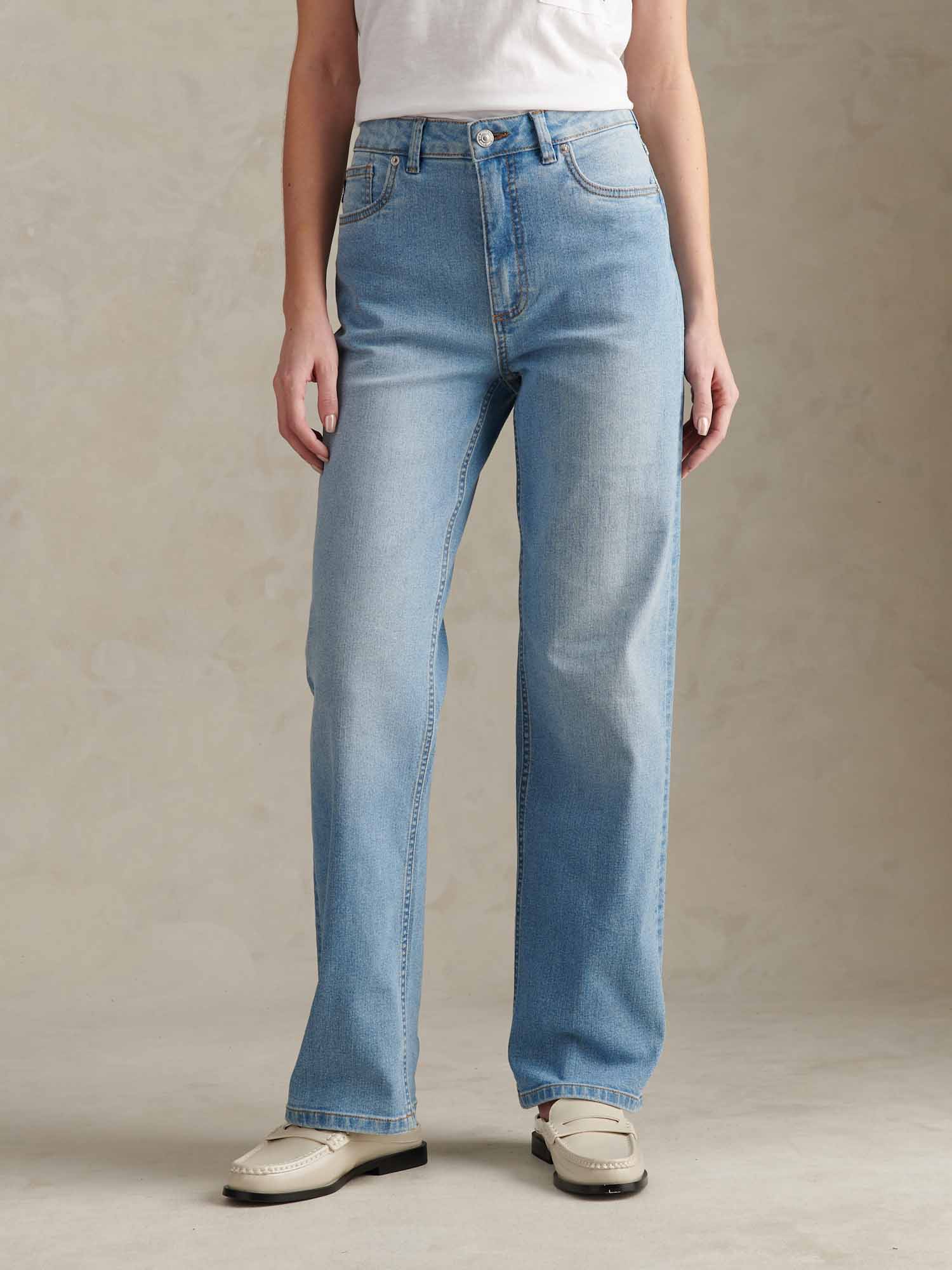 Womens Straight Fit Jean Light Blue Wash - Image 8