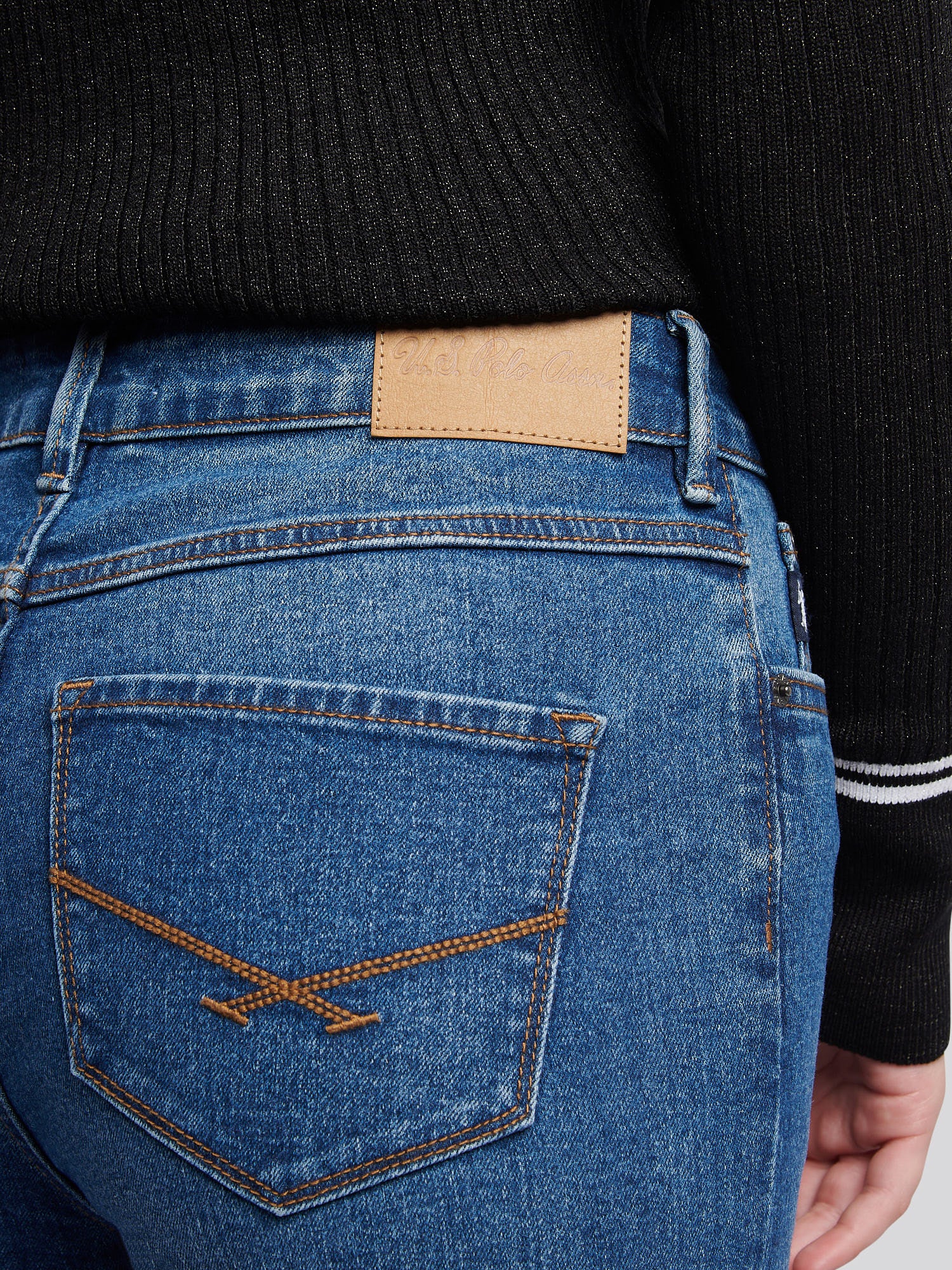 Womens Straight Fit Jean Mid Wash - Image 5