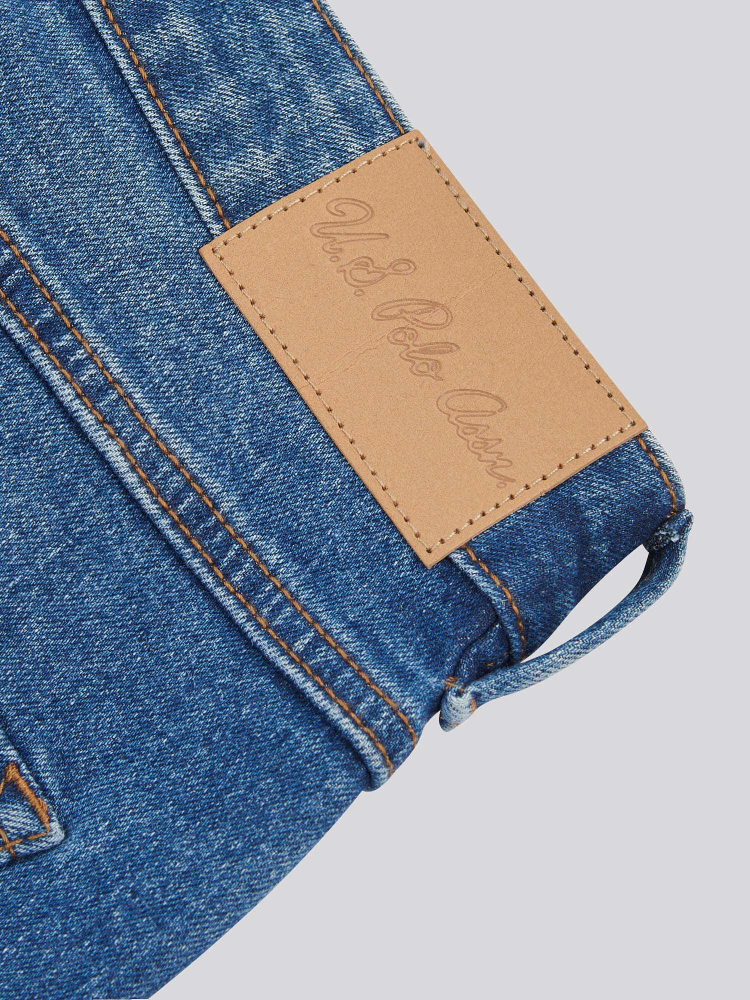 Womens Straight Fit Jean Mid Wash - Image 9