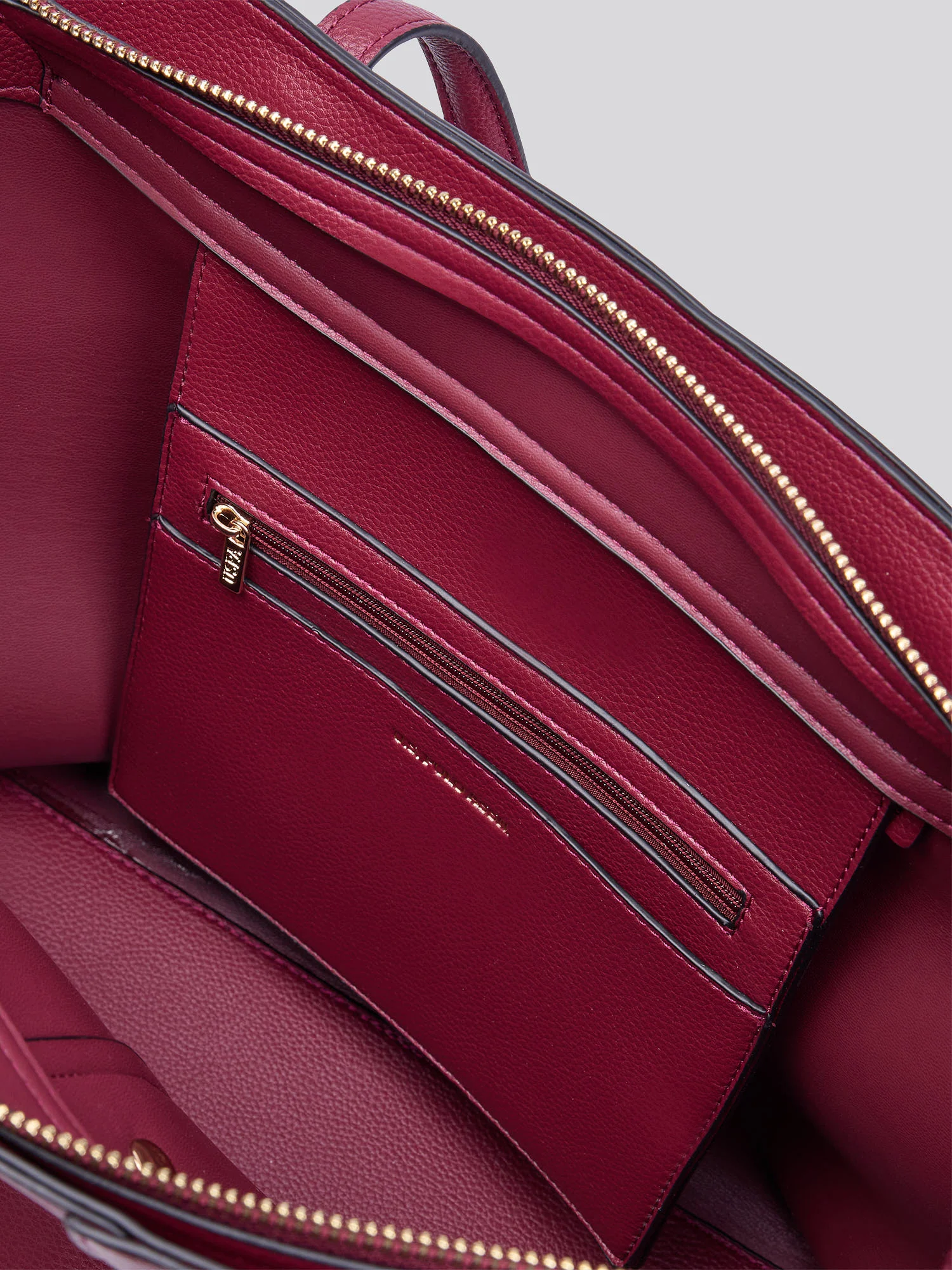 Womens Winterberry Shopping Bag in Burgundy - Image 3